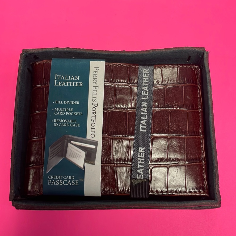 NWT Perry Ellis Portfolio Passcase Wallet Removable insert BROWN Leather